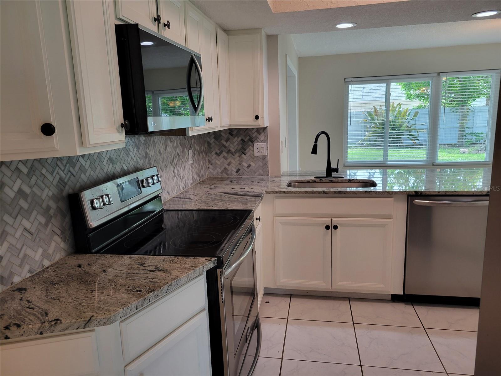 Image 9 of 22 For 268 Venice East Boulevard