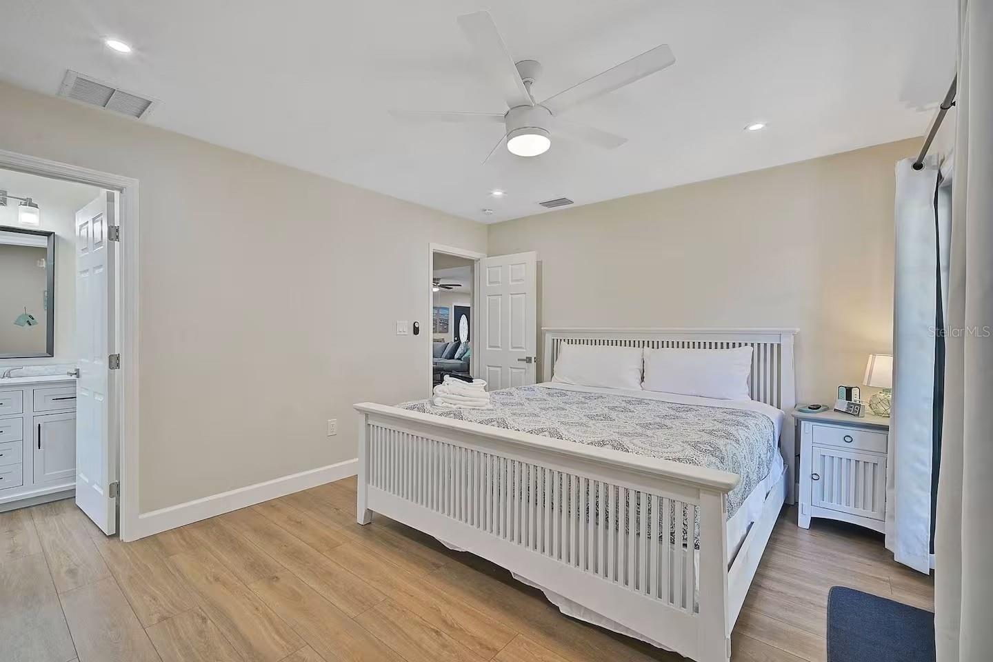 Image 23 of 45 For 8007 17th Avenue Nw
