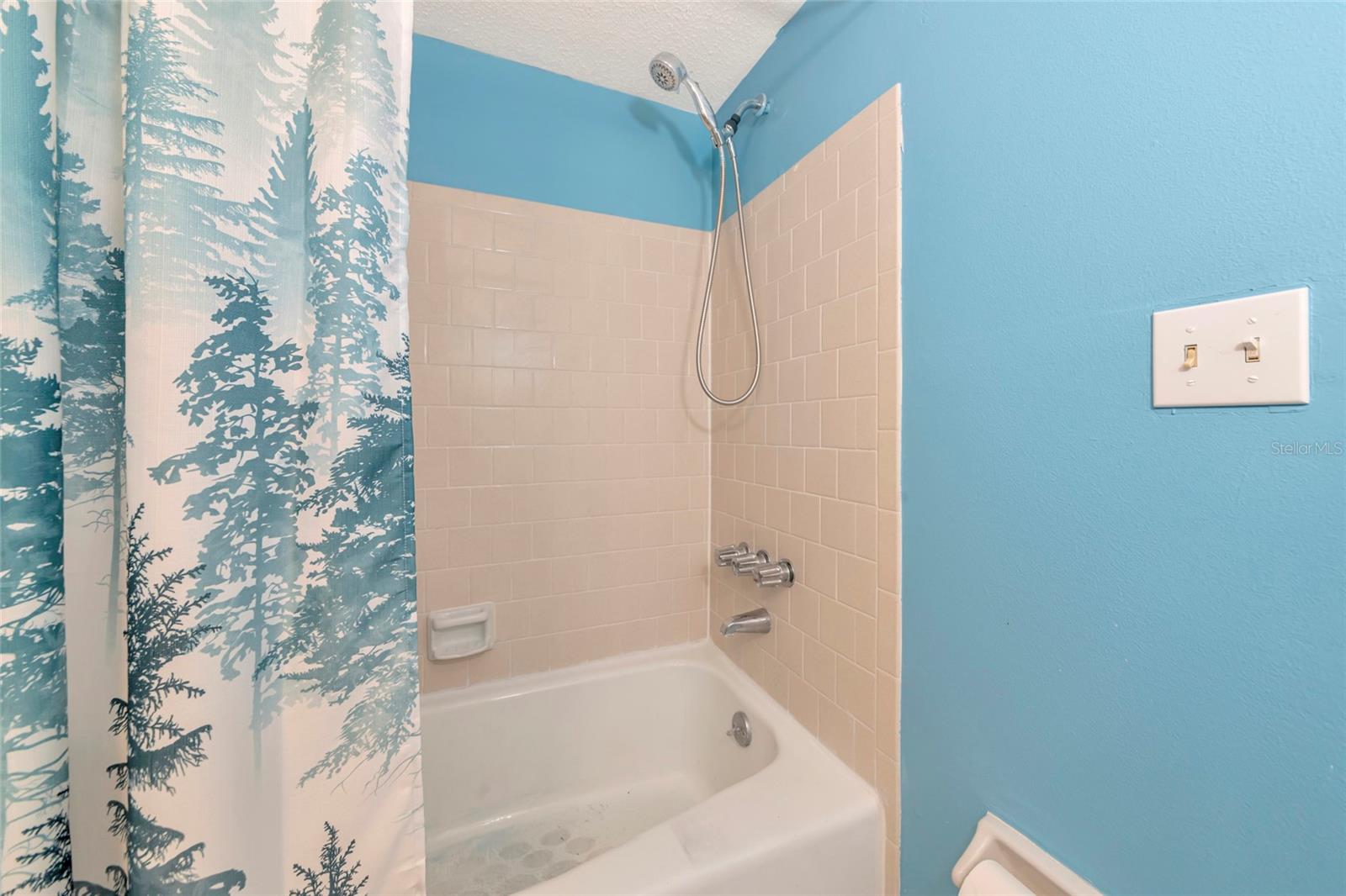 Image 18 of 44 For 3072 Lake Bayshore Drive 119