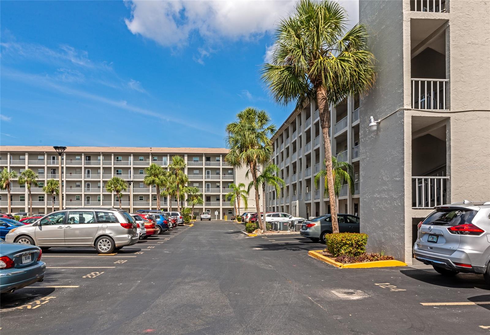 Image 31 of 44 For 3072 Lake Bayshore Drive 119