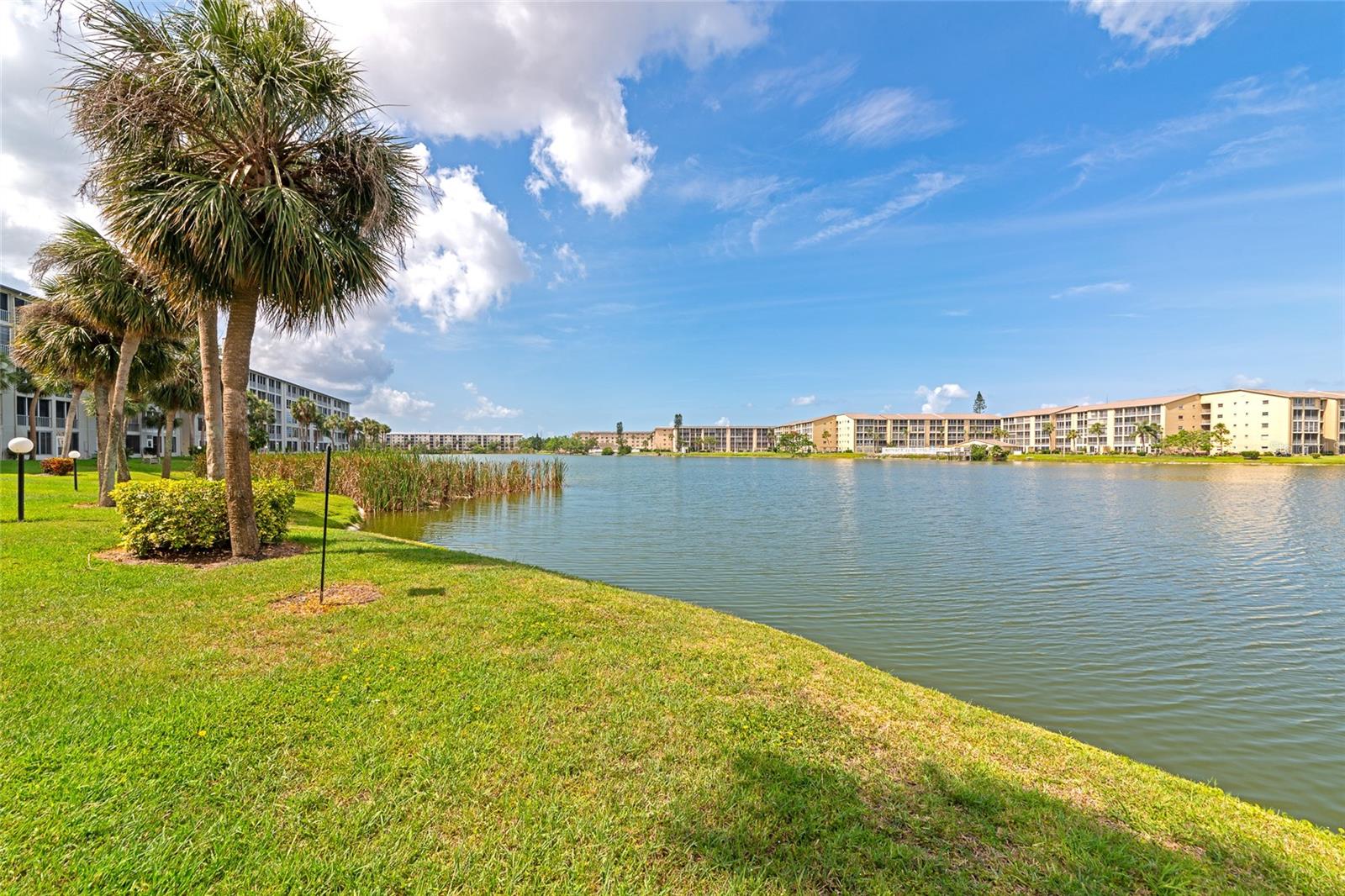 Image 33 of 44 For 3072 Lake Bayshore Drive 119