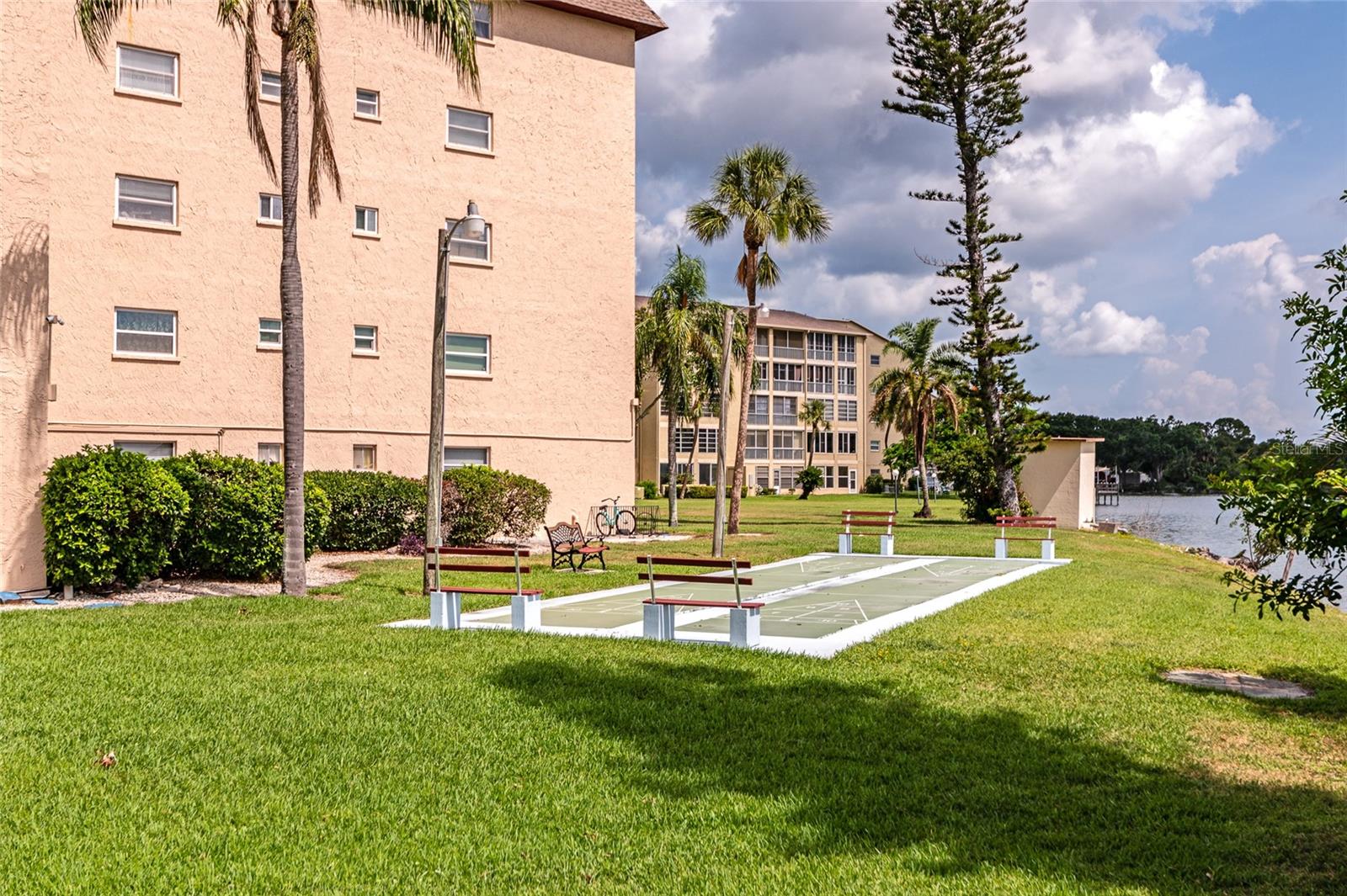 Image 39 of 44 For 3072 Lake Bayshore Drive 119