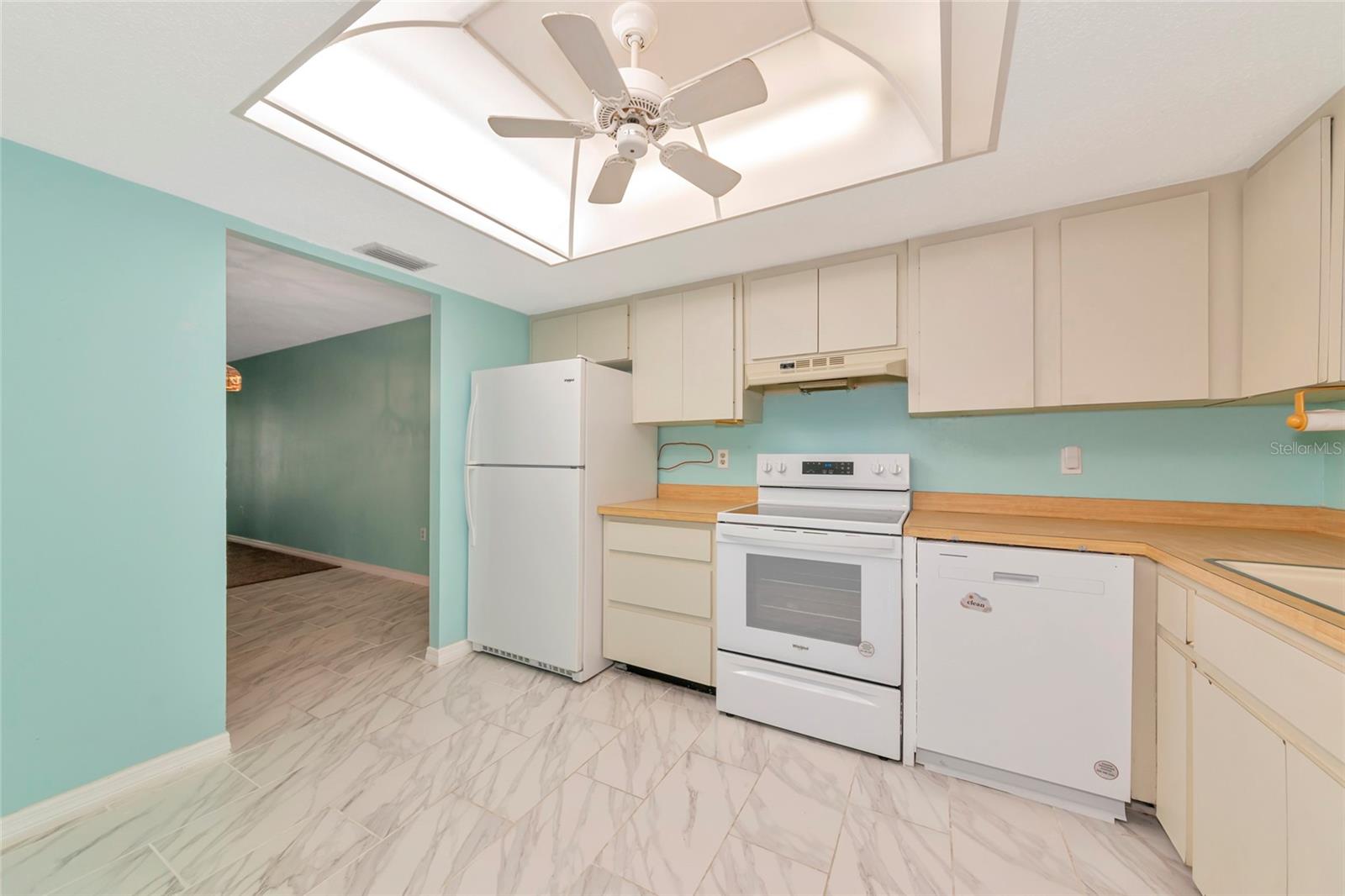 Image 6 of 44 For 3072 Lake Bayshore Drive 119