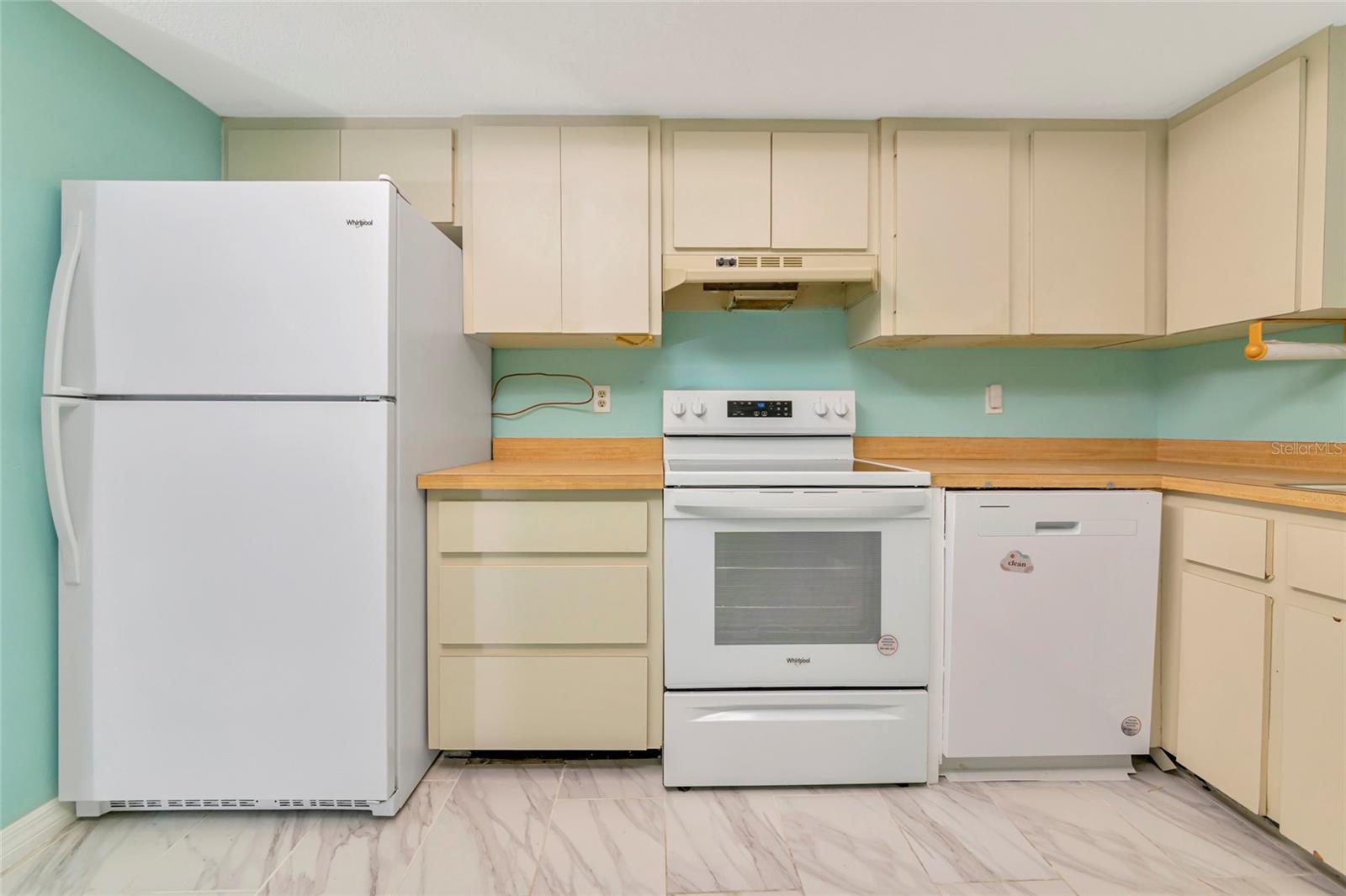 Image 9 of 44 For 3072 Lake Bayshore Drive 119