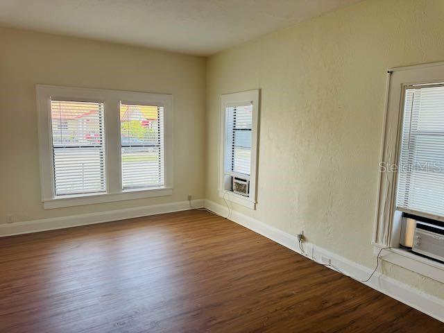 Image 7 of 14 For 1412 12th Avenue W