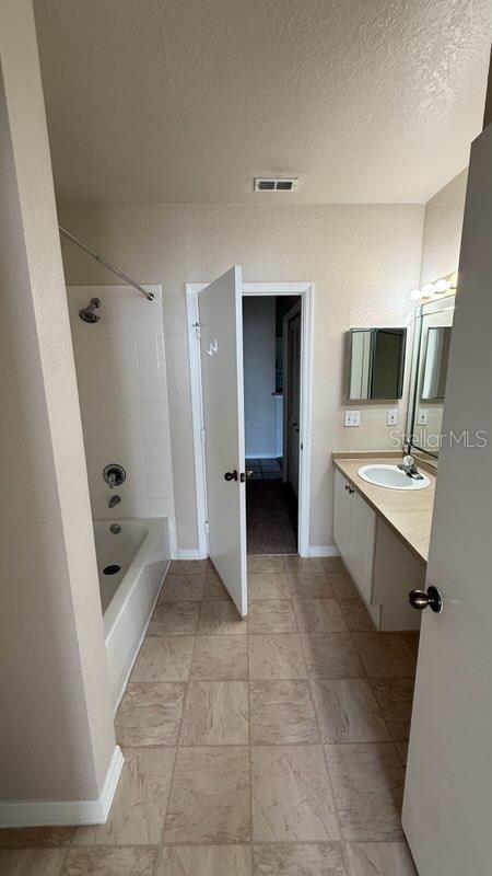 Image 11 of 16 For 5180 Northridge Rd  312