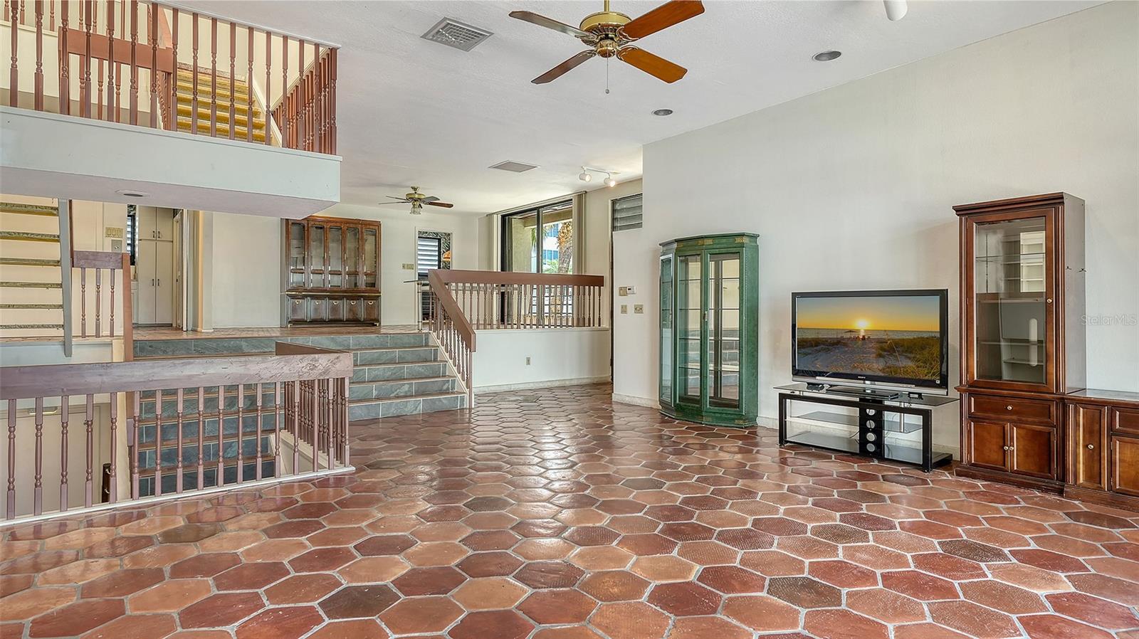 Image 11 of 53 For 222 Beach Road 7