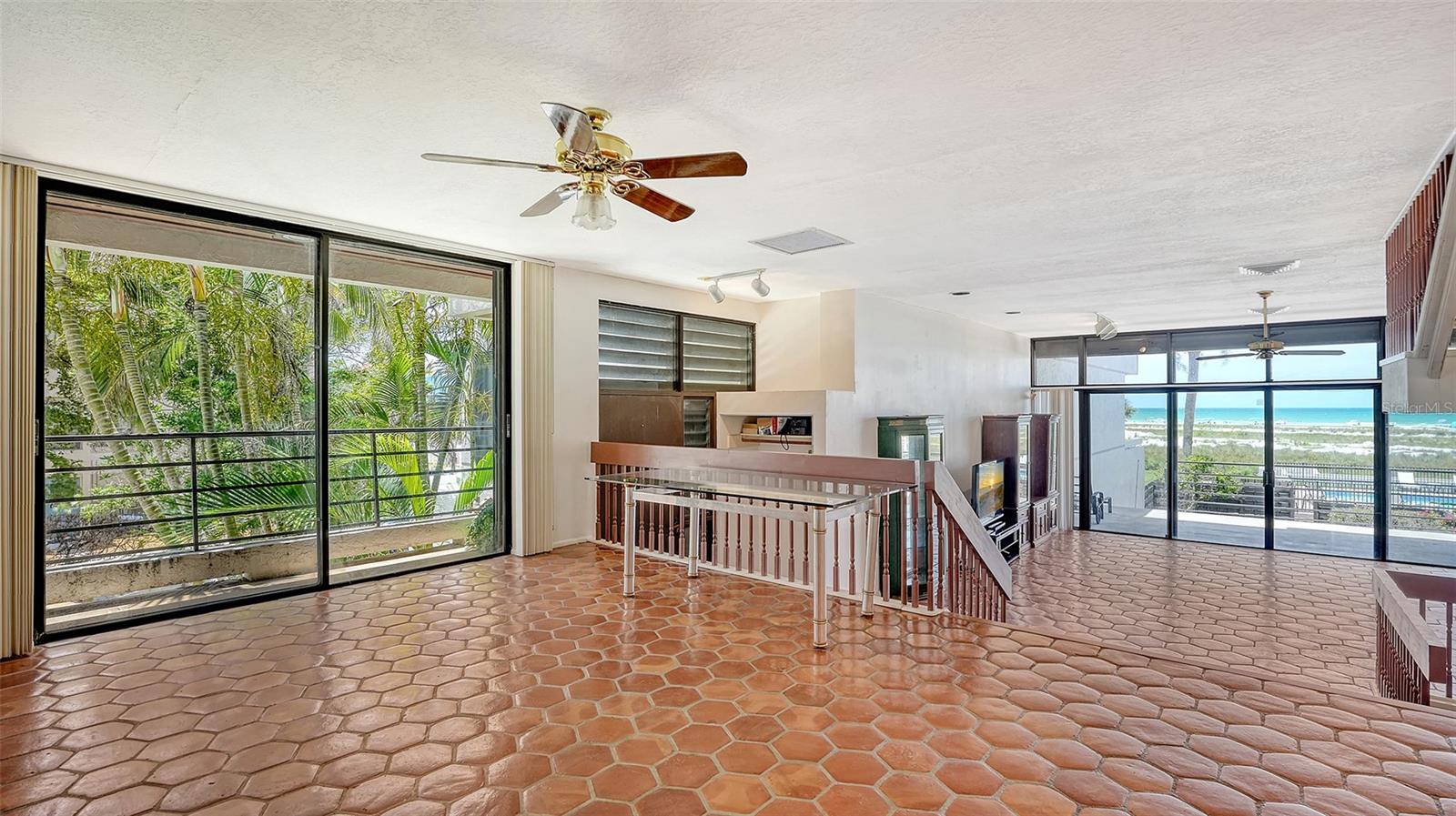 Image 15 of 53 For 222 Beach Road 7