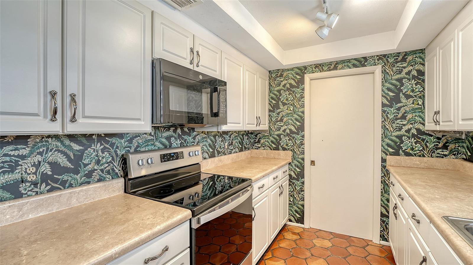Image 19 of 53 For 222 Beach Road 7