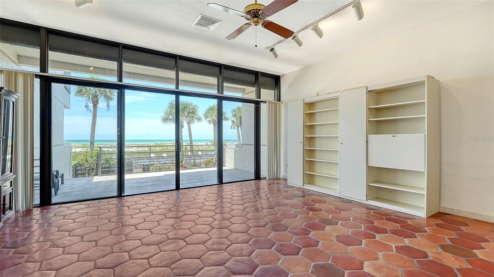 Image 5 of 53 For 222 Beach Road 7