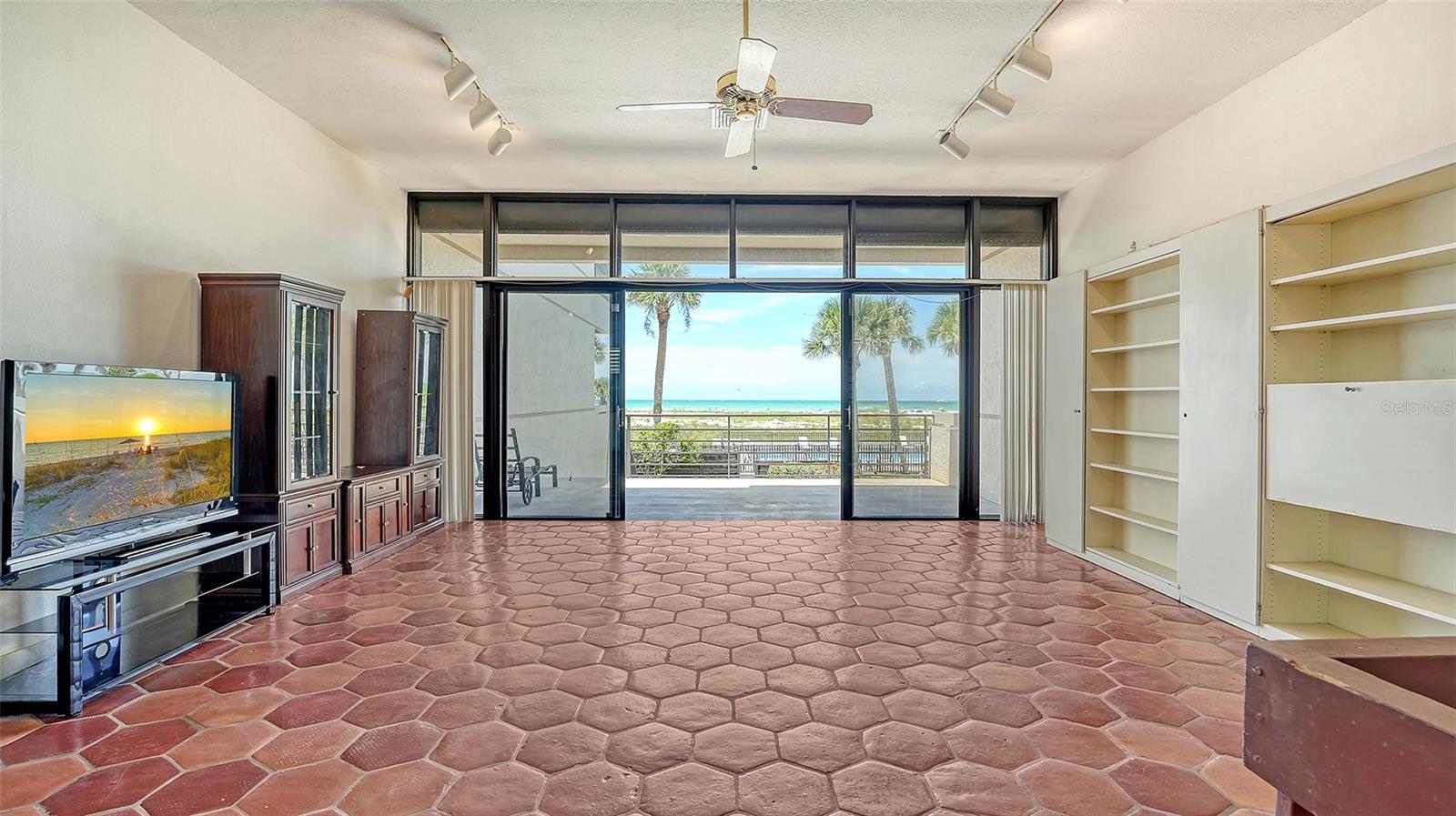 Image 7 of 53 For 222 Beach Road 7
