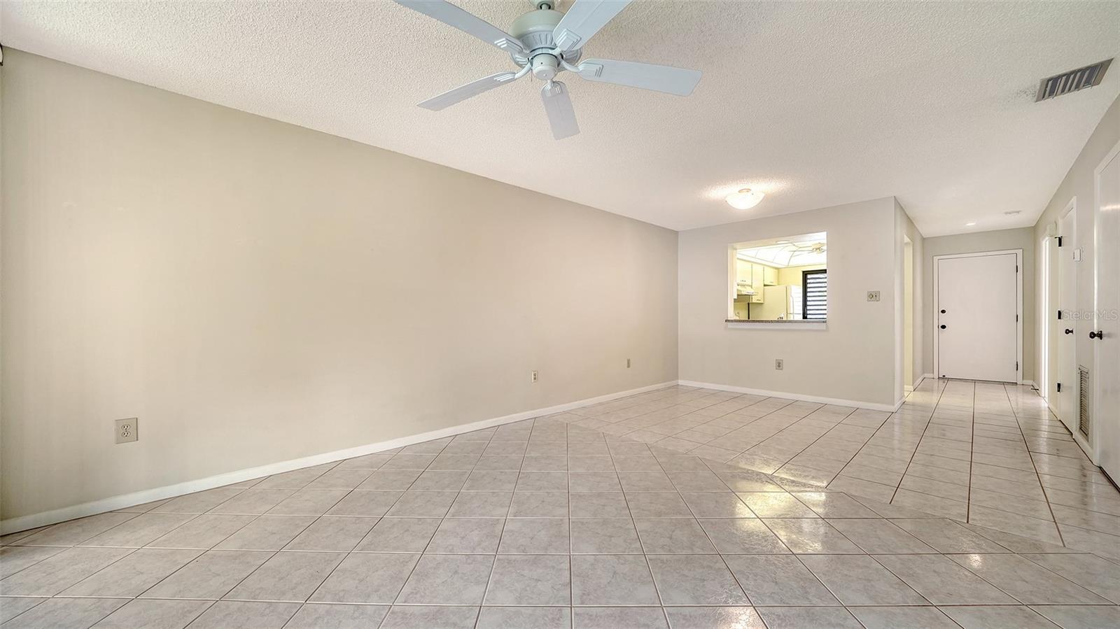 Image 11 of 33 For 5255 Lake Village Drive 40