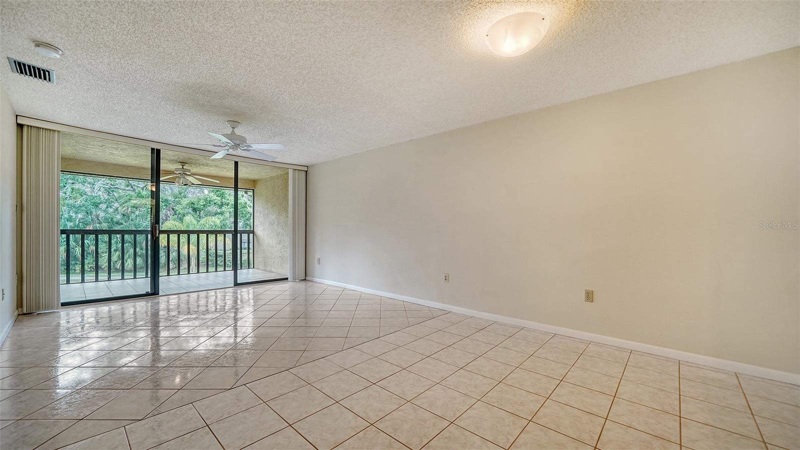 Image 4 of 33 For 5255 Lake Village Drive 40