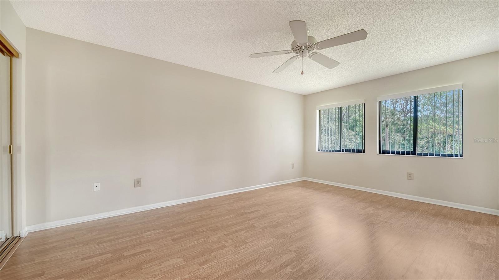 Image 8 of 33 For 5255 Lake Village Drive 40