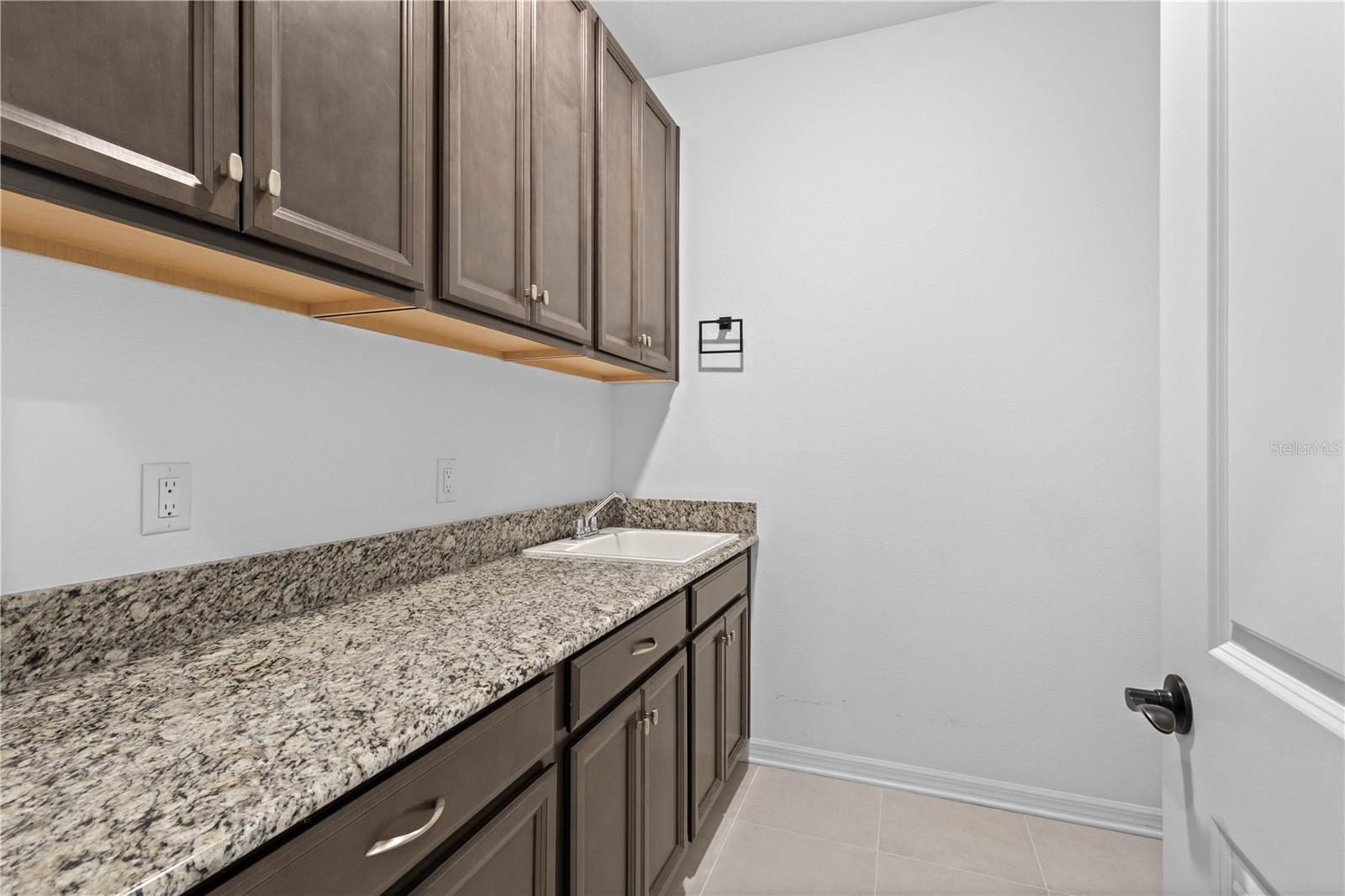 Image 21 of 57 For 926 Fernleaf Run