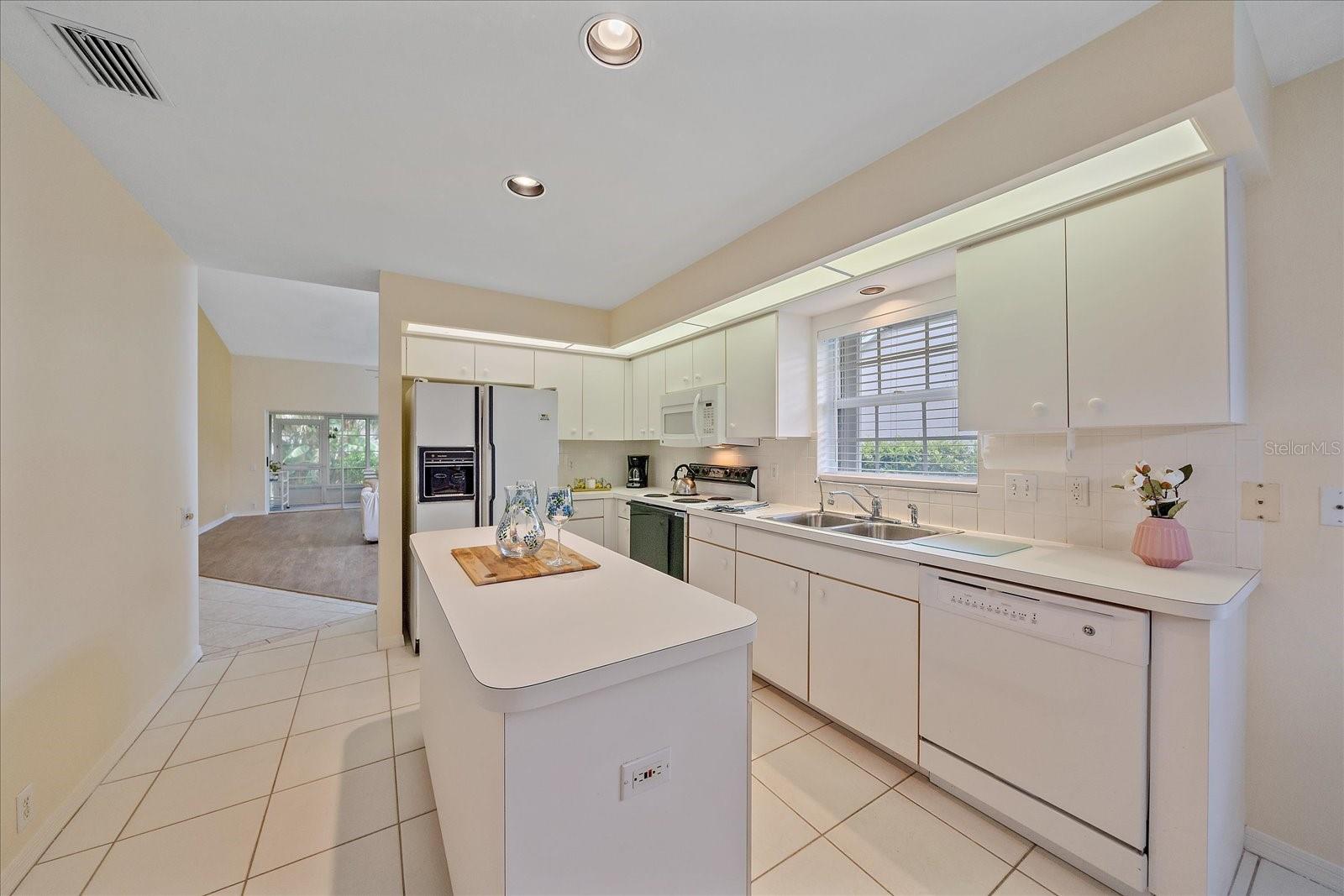 Image 26 of 63 For 8382 Creekview Lane