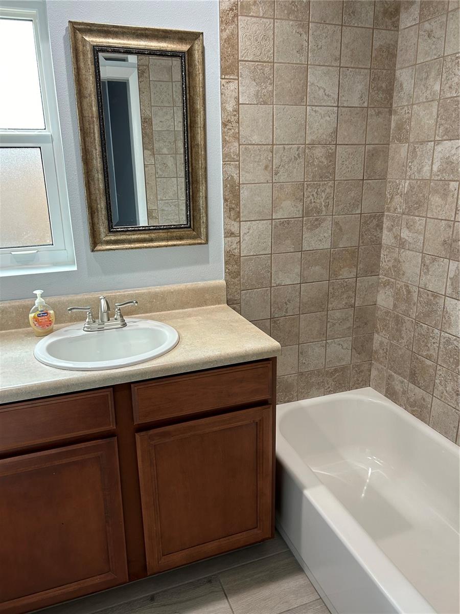 Image 14 of 33 For 406 47th Street Nw