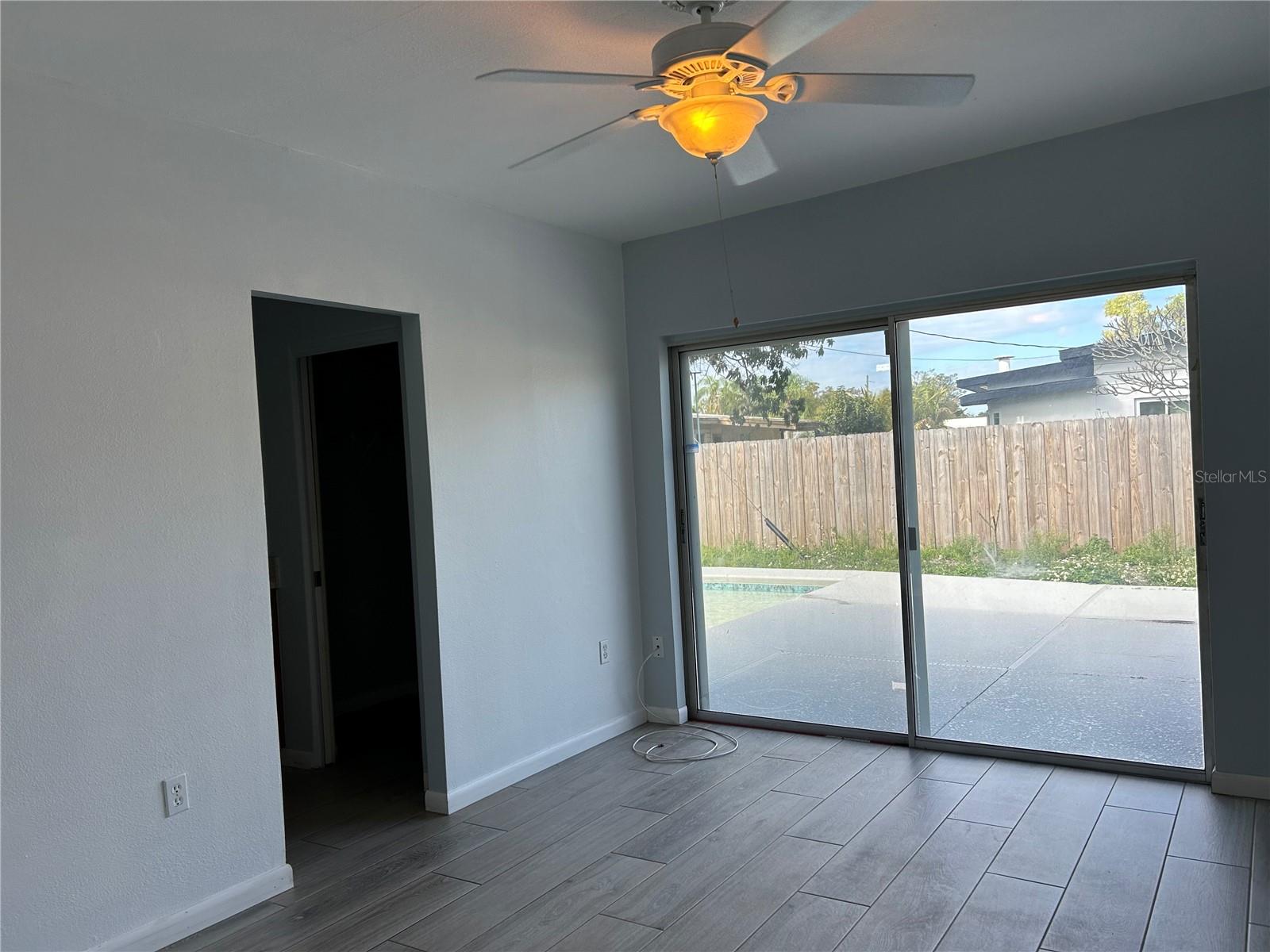 Image 18 of 33 For 406 47th Street Nw
