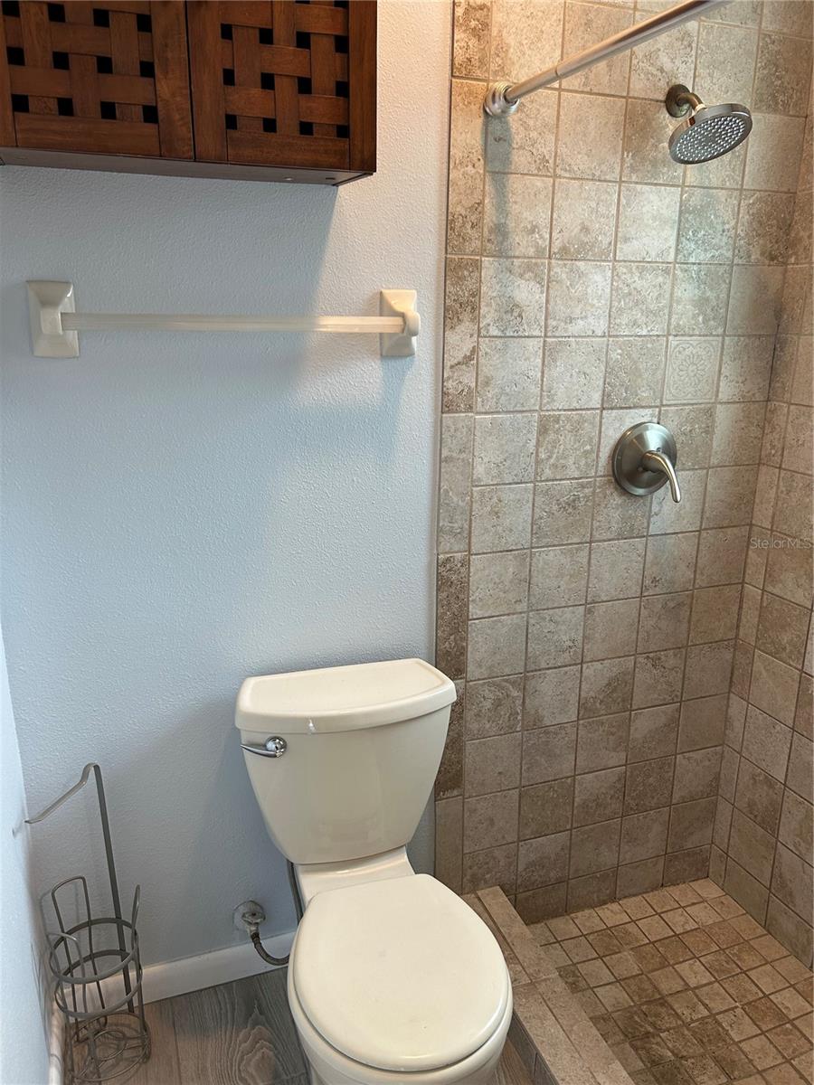 Image 21 of 33 For 406 47th Street Nw