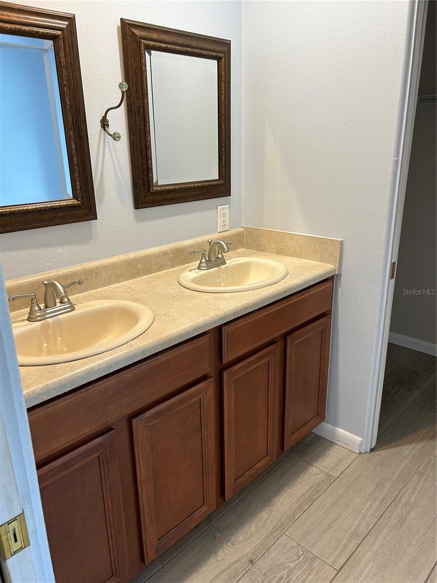 Image 22 of 33 For 406 47th Street Nw