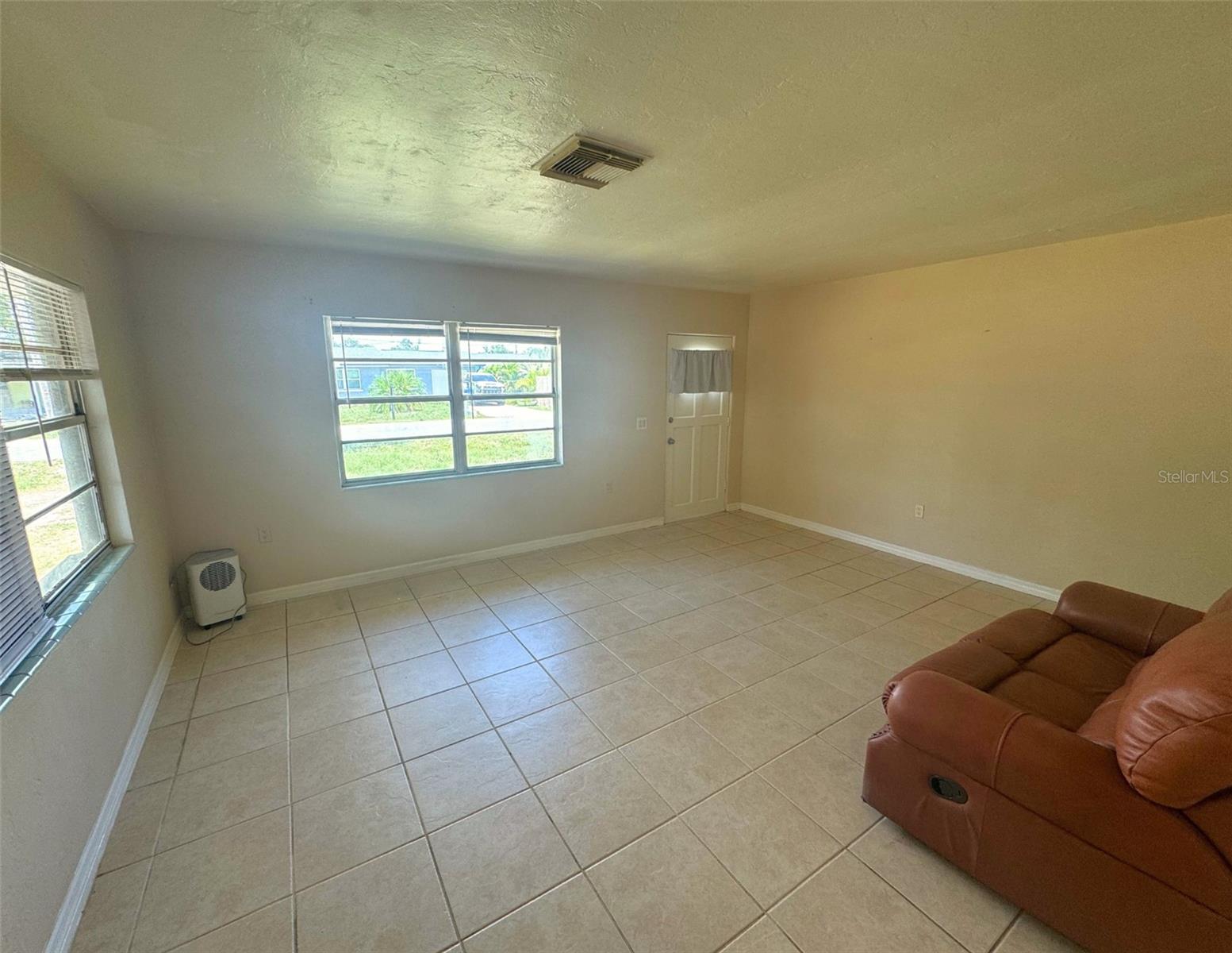 Image 4 of 9 For 6006 Lords Avenue
