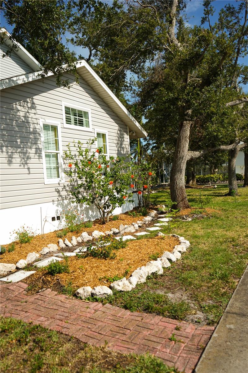 Image 9 of 55 For 1505 43rd Avenue Drive W