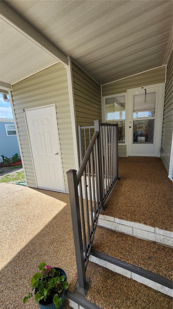 Listing photo id 2 for 1503 23rd Avenue W