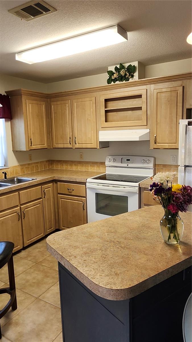 Listing photo id 4 for 1503 23rd Avenue W