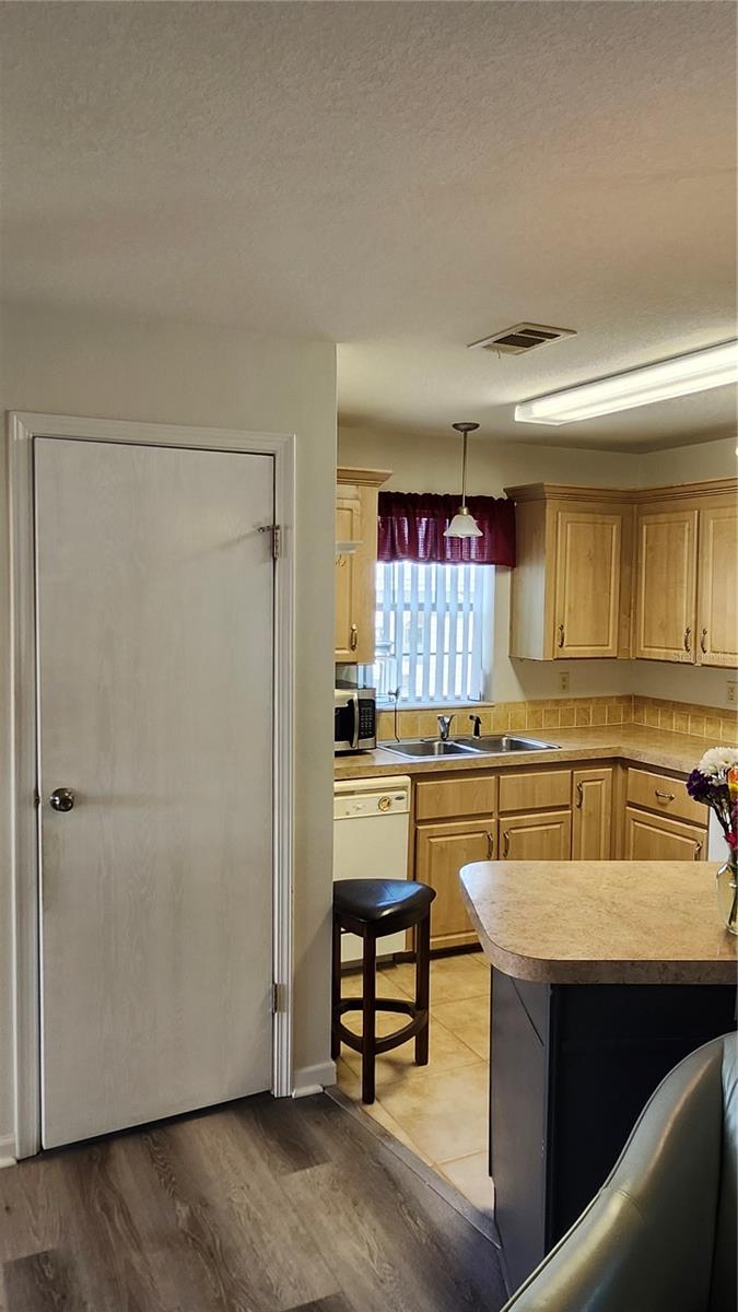 Listing photo id 5 for 1503 23rd Avenue W
