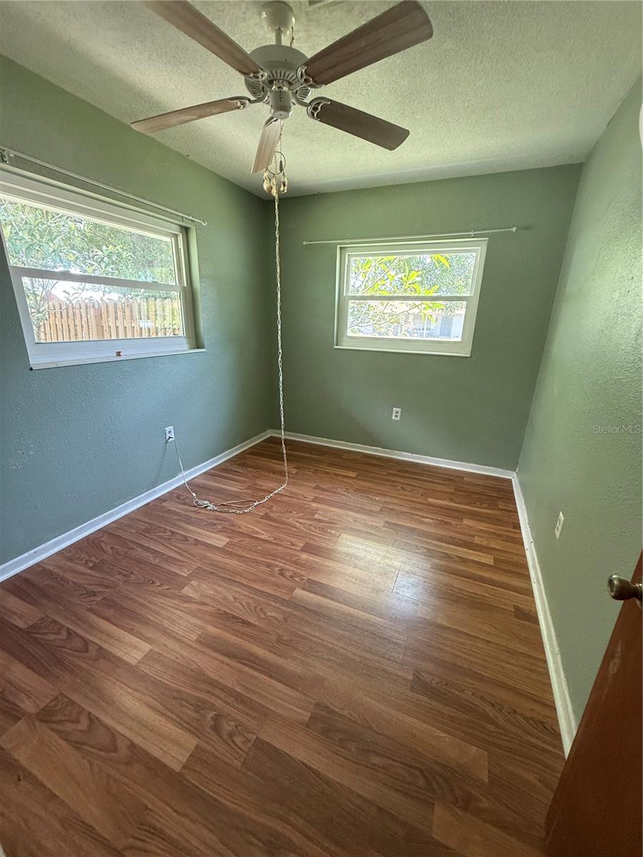 Image 10 of 32 For 804 46th Street Court E