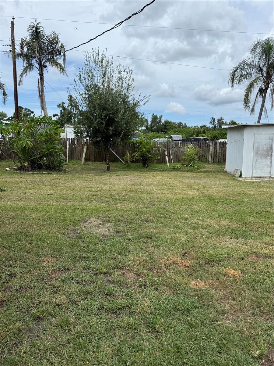 Image 27 of 32 For 804 46th Street Court E