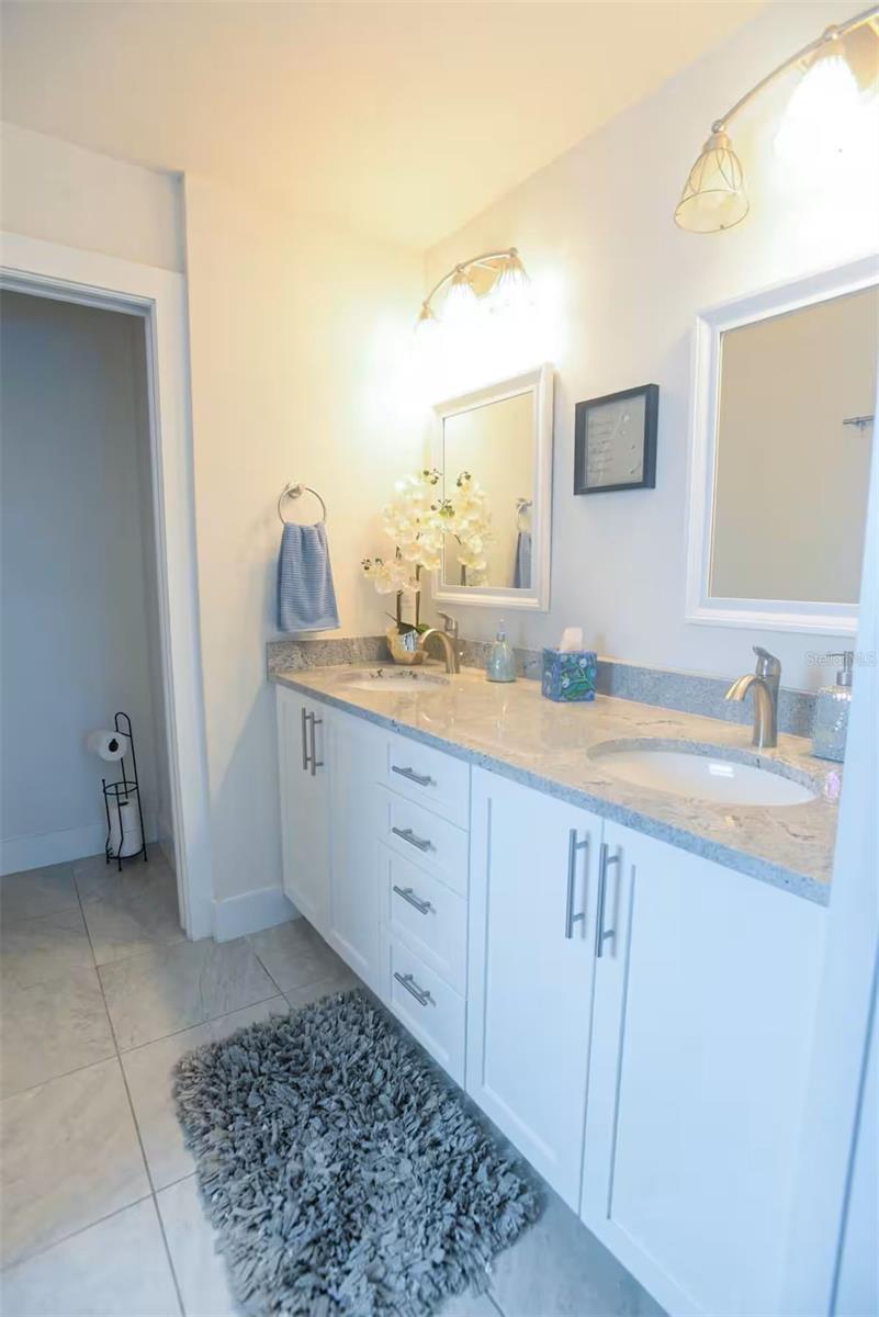 Image 12 of 19 For 831 Palmetto Drive Ne