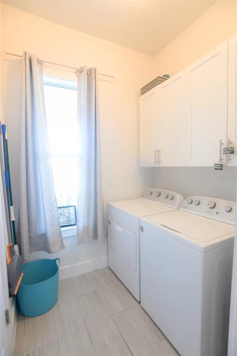 Image 16 of 19 For 831 Palmetto Drive Ne