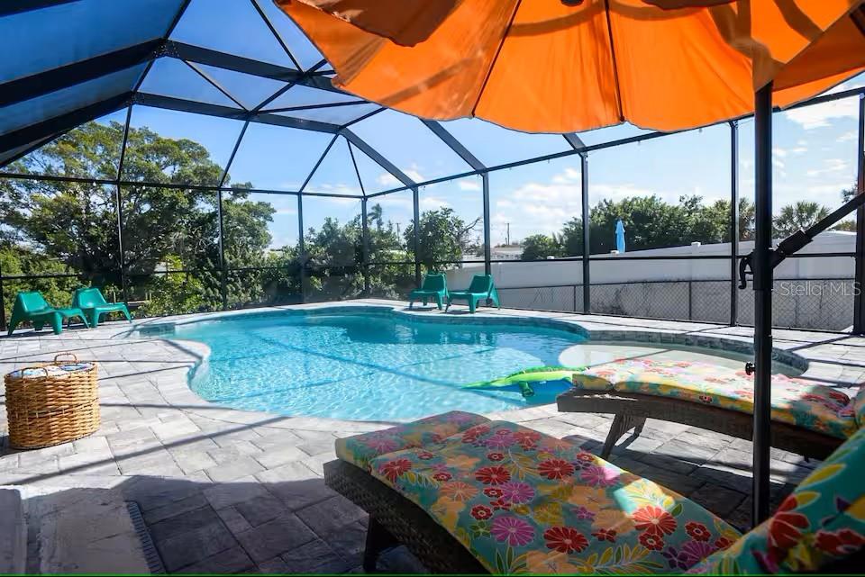 Image 2 of 19 For 831 Palmetto Drive Ne