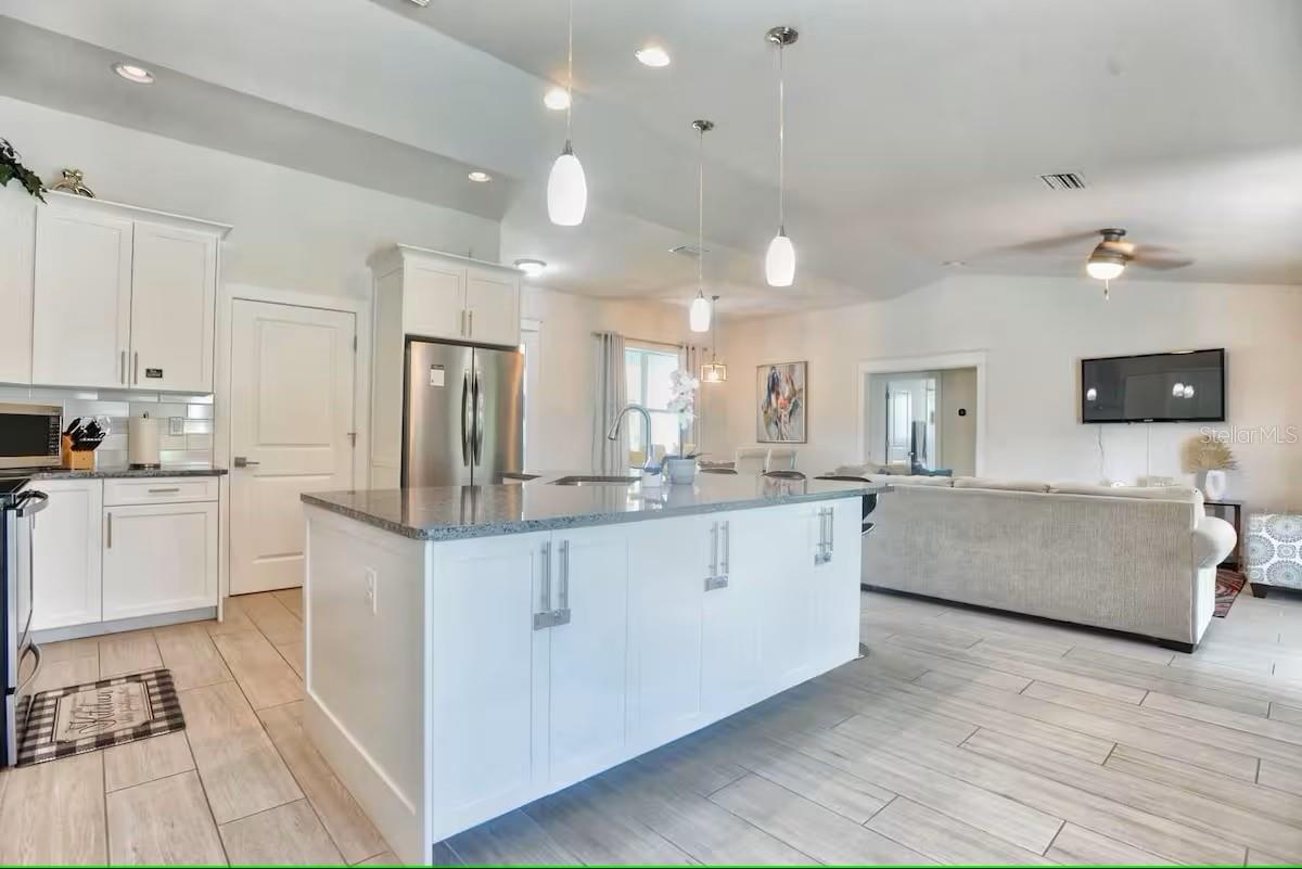 Image 5 of 19 For 831 Palmetto Drive Ne