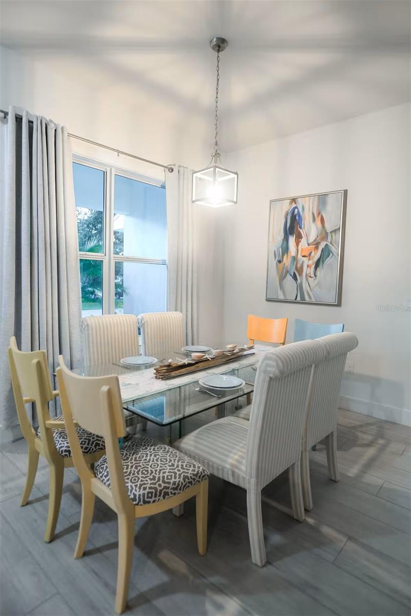 Image 8 of 19 For 831 Palmetto Drive Ne