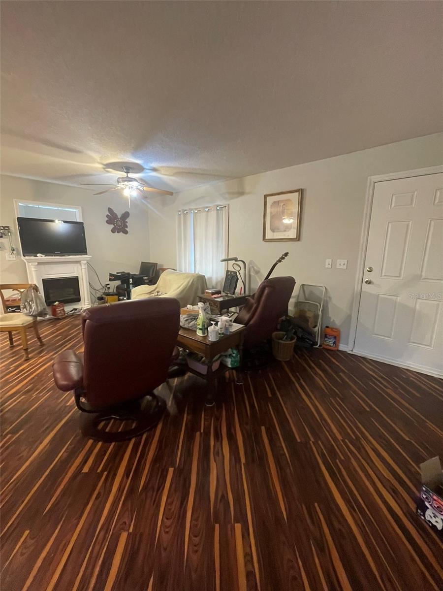 Image 2 of 62 For 2327 Quail Avenue