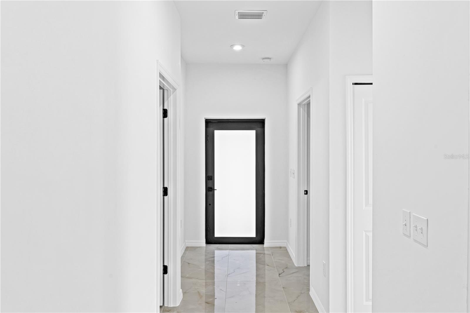 Image 12 of 42 For 920 Barton Street E