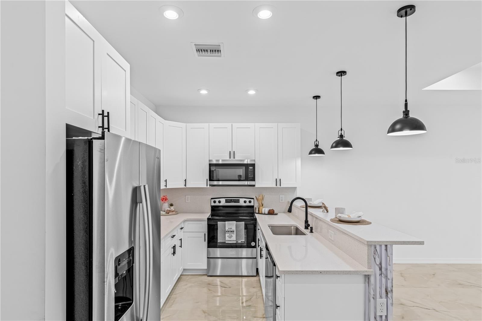 Image 16 of 42 For 920 Barton Street E