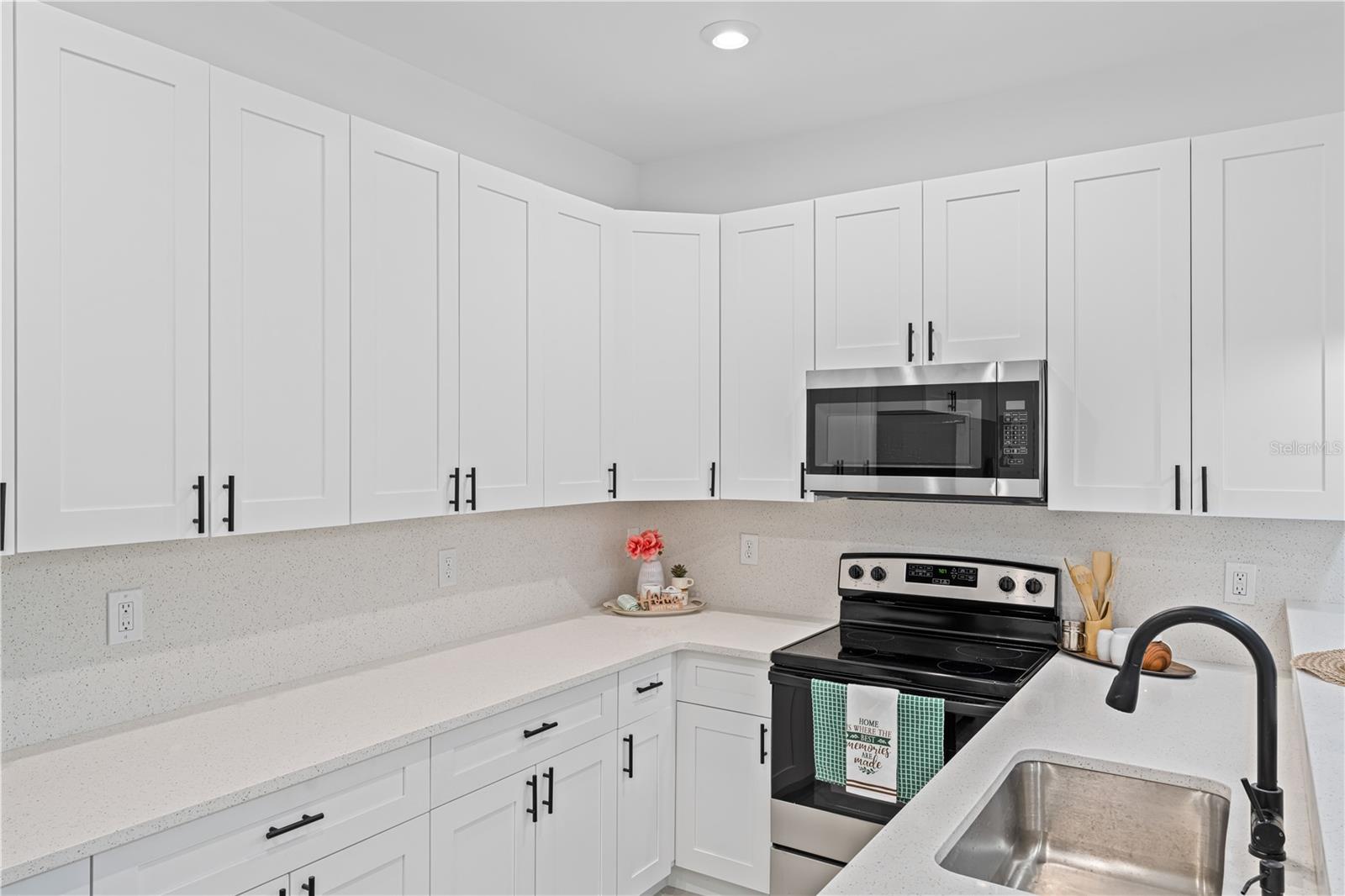 Image 17 of 42 For 920 Barton Street E