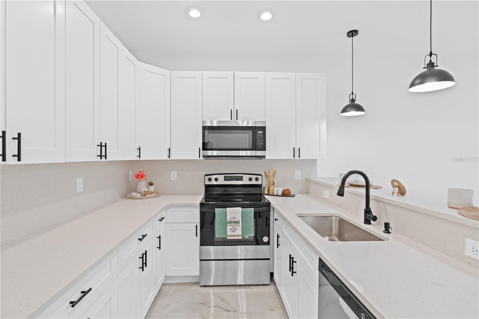 Image 18 of 42 For 920 Barton Street E