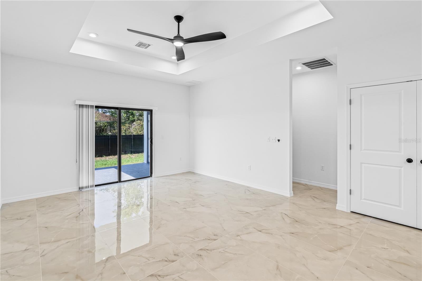 Image 20 of 42 For 920 Barton Street E