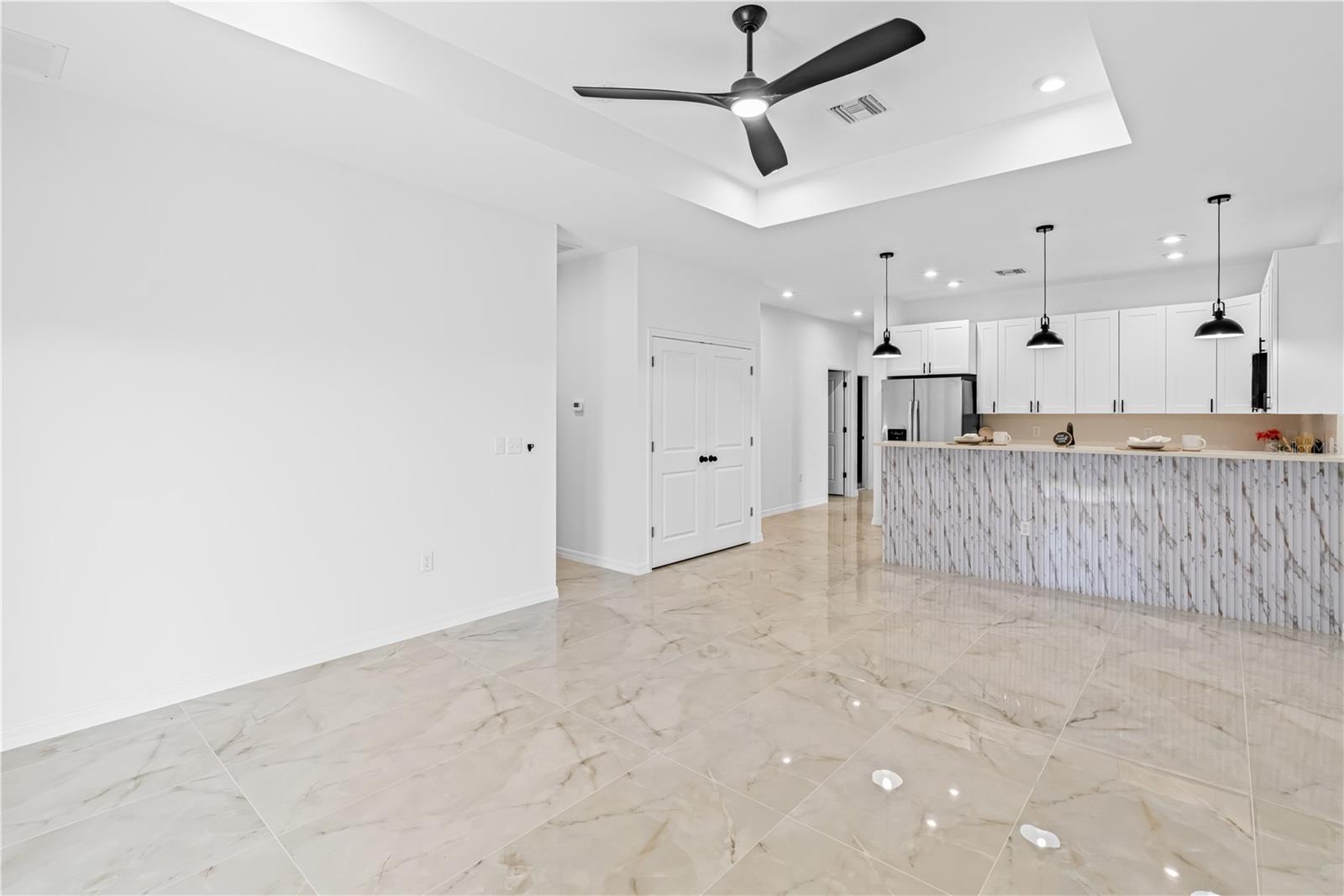 Image 21 of 42 For 920 Barton Street E