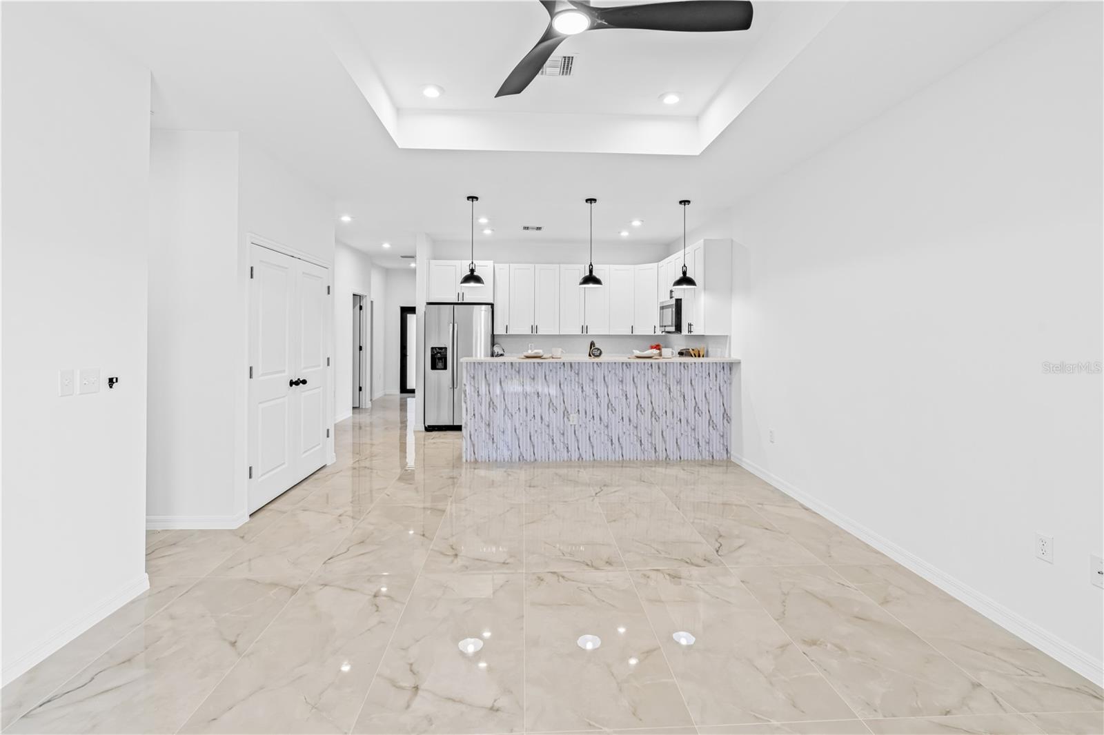 Image 22 of 42 For 920 Barton Street E