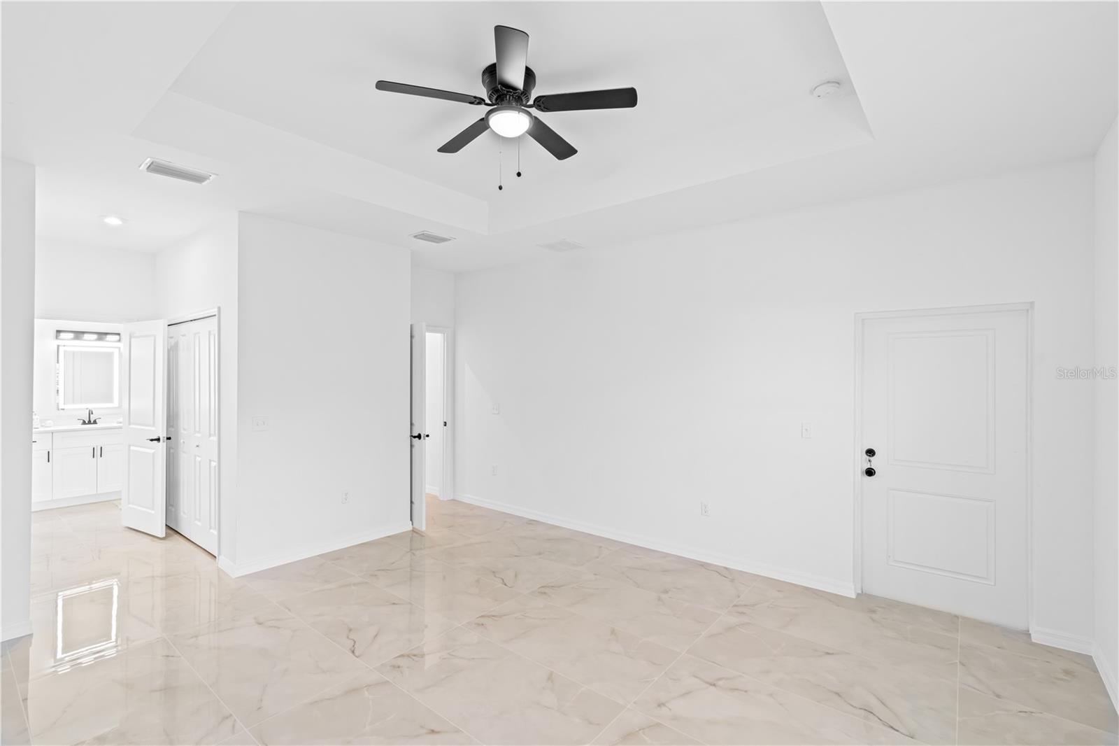 Image 24 of 42 For 920 Barton Street E
