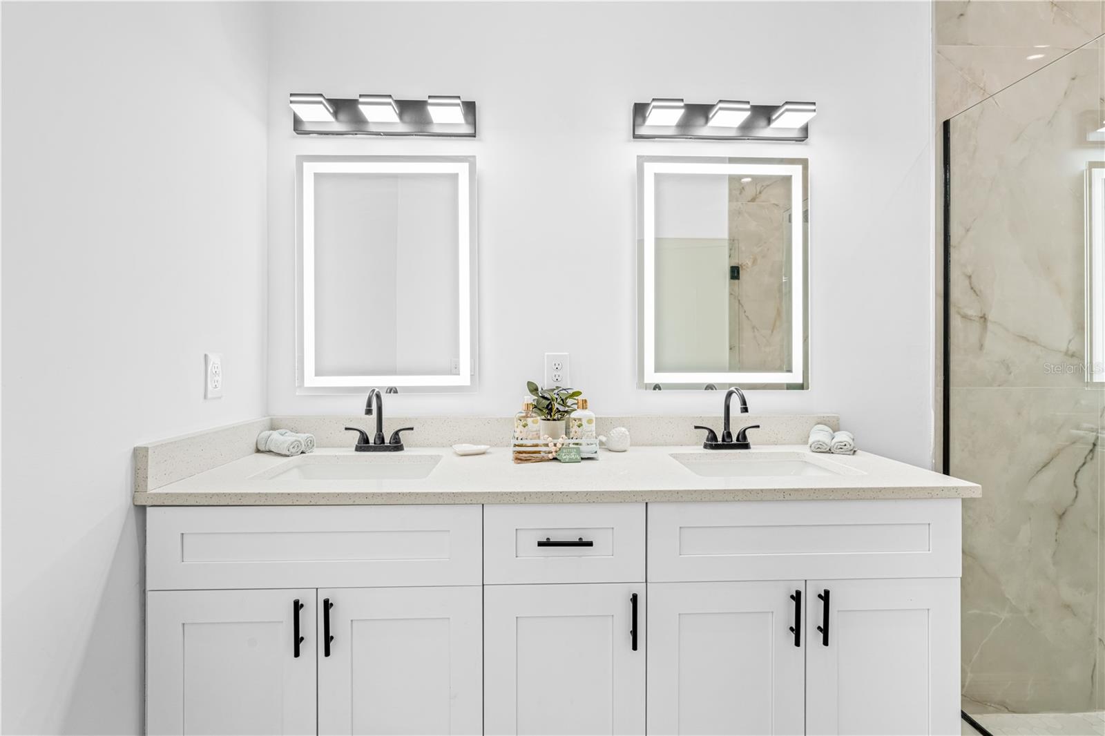 Image 30 of 42 For 920 Barton Street E