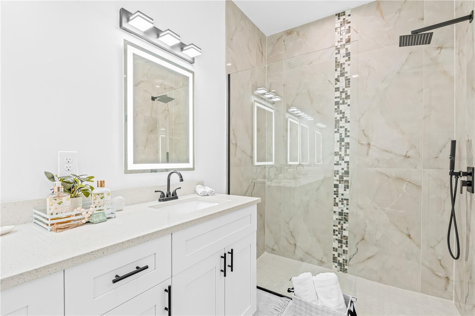 Image 31 of 42 For 920 Barton Street E