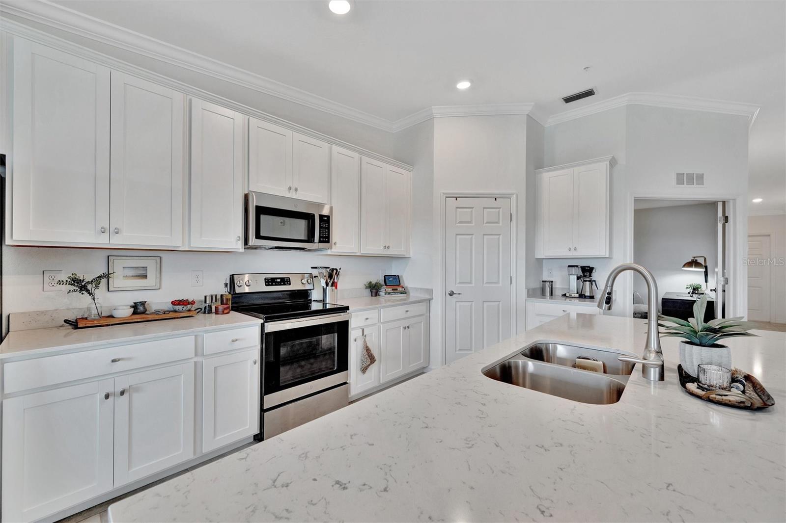 Image 7 of 61 For 5695 Palmer Circle 203