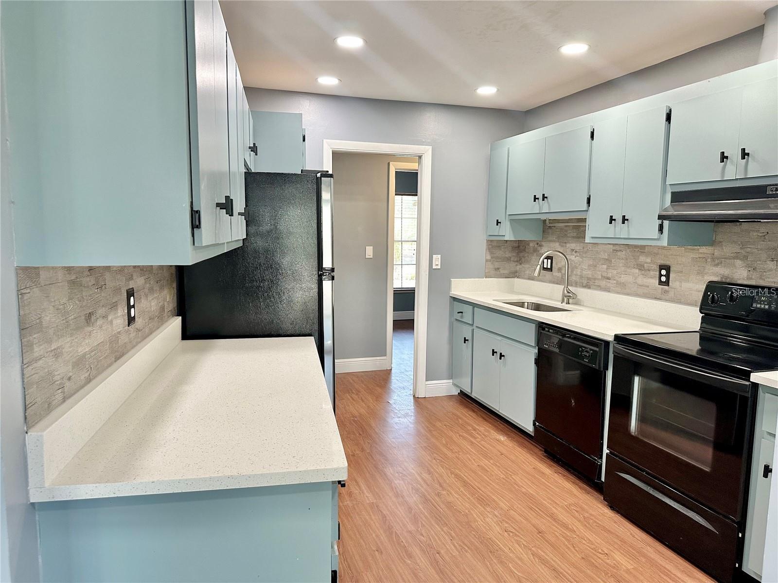 Image 7 of 13 For 448 Mcarthur Avenue