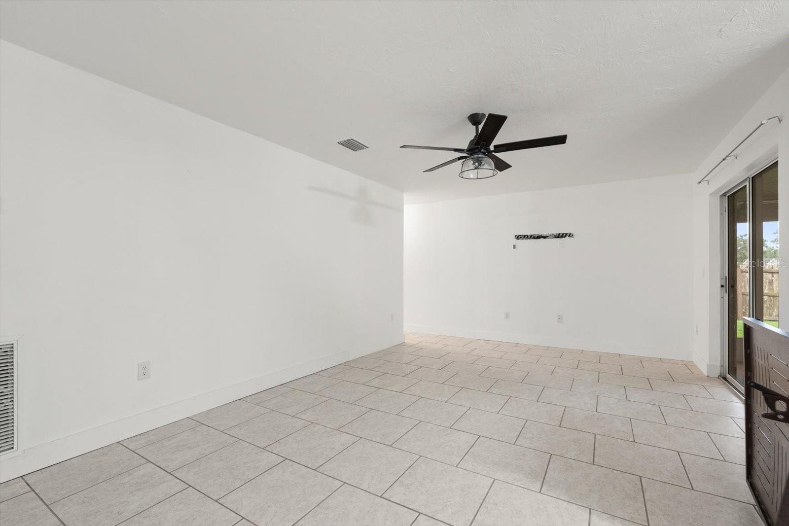 Image 21 of 53 For 5433 81st Avenue Circle E